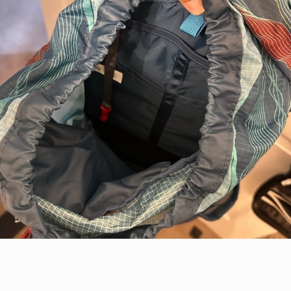 REI Flash 22 L Day Hiking Backpack - Picture 4 of 4